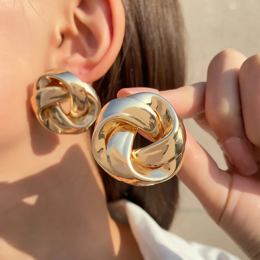 Elegant earrings with golden bow